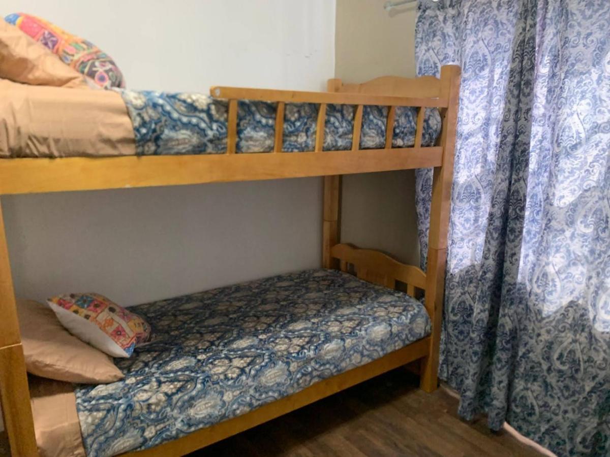 Pista Q Hostel And Apartments Ораниестад Екстериор снимка