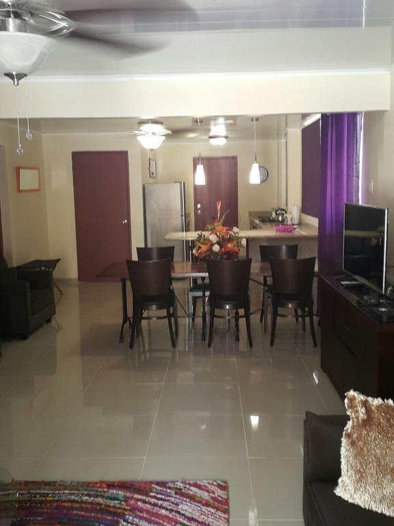 Pista Q Hostel And Apartments Ораниестад Екстериор снимка