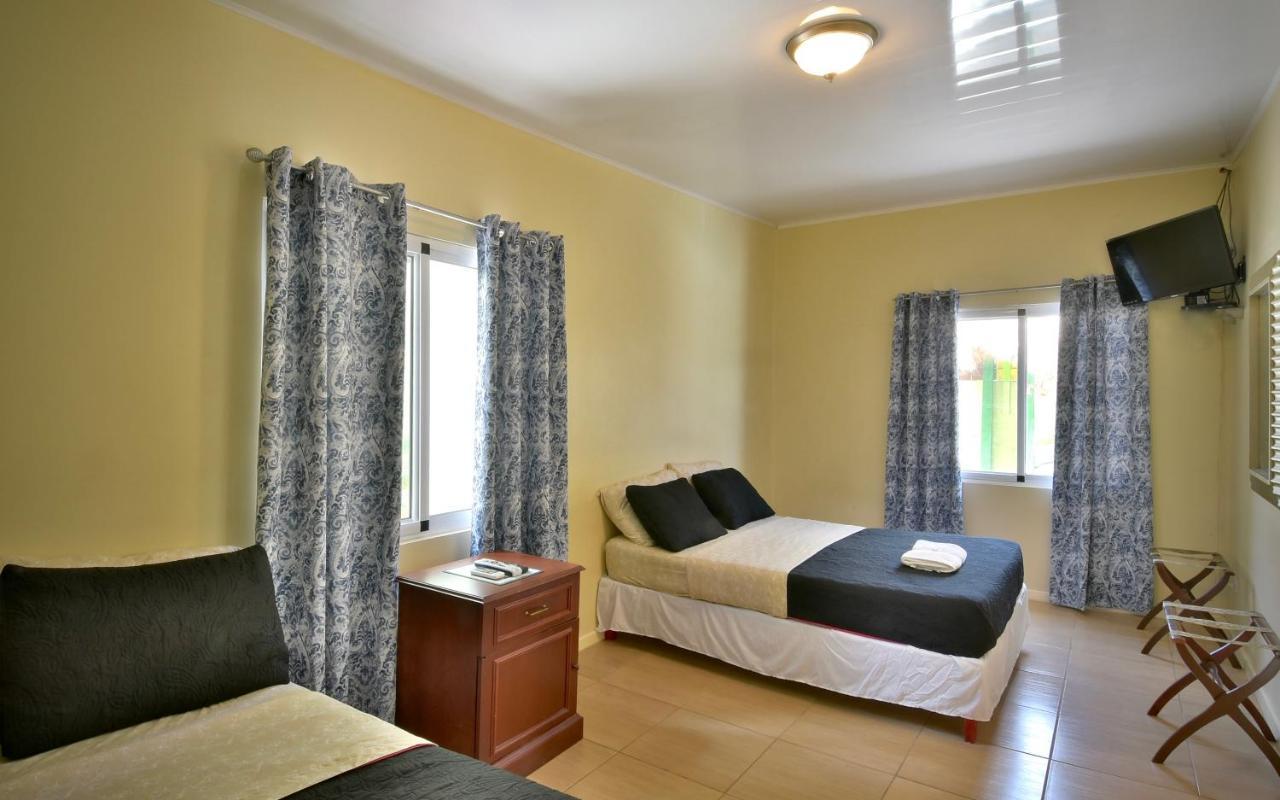 Pista Q Hostel And Apartments Ораниестад Екстериор снимка