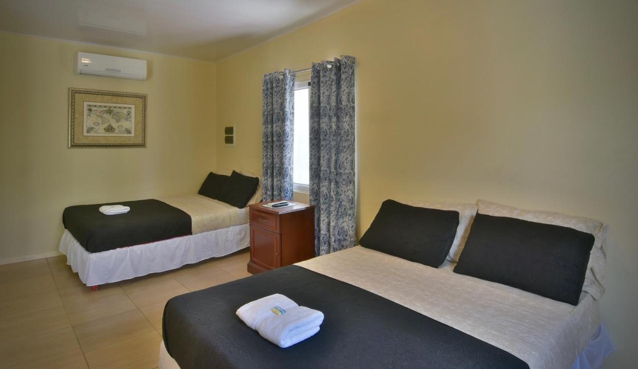 Pista Q Hostel And Apartments Ораниестад Екстериор снимка