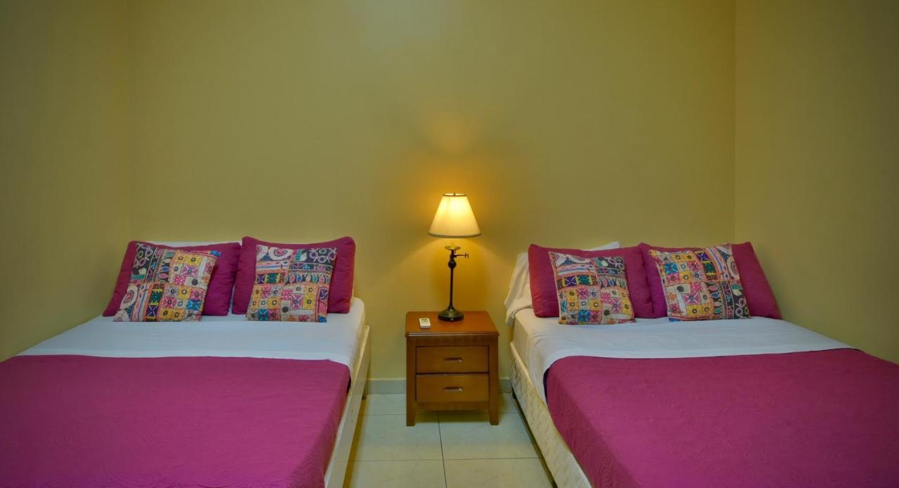 Pista Q Hostel And Apartments Ораниестад Екстериор снимка