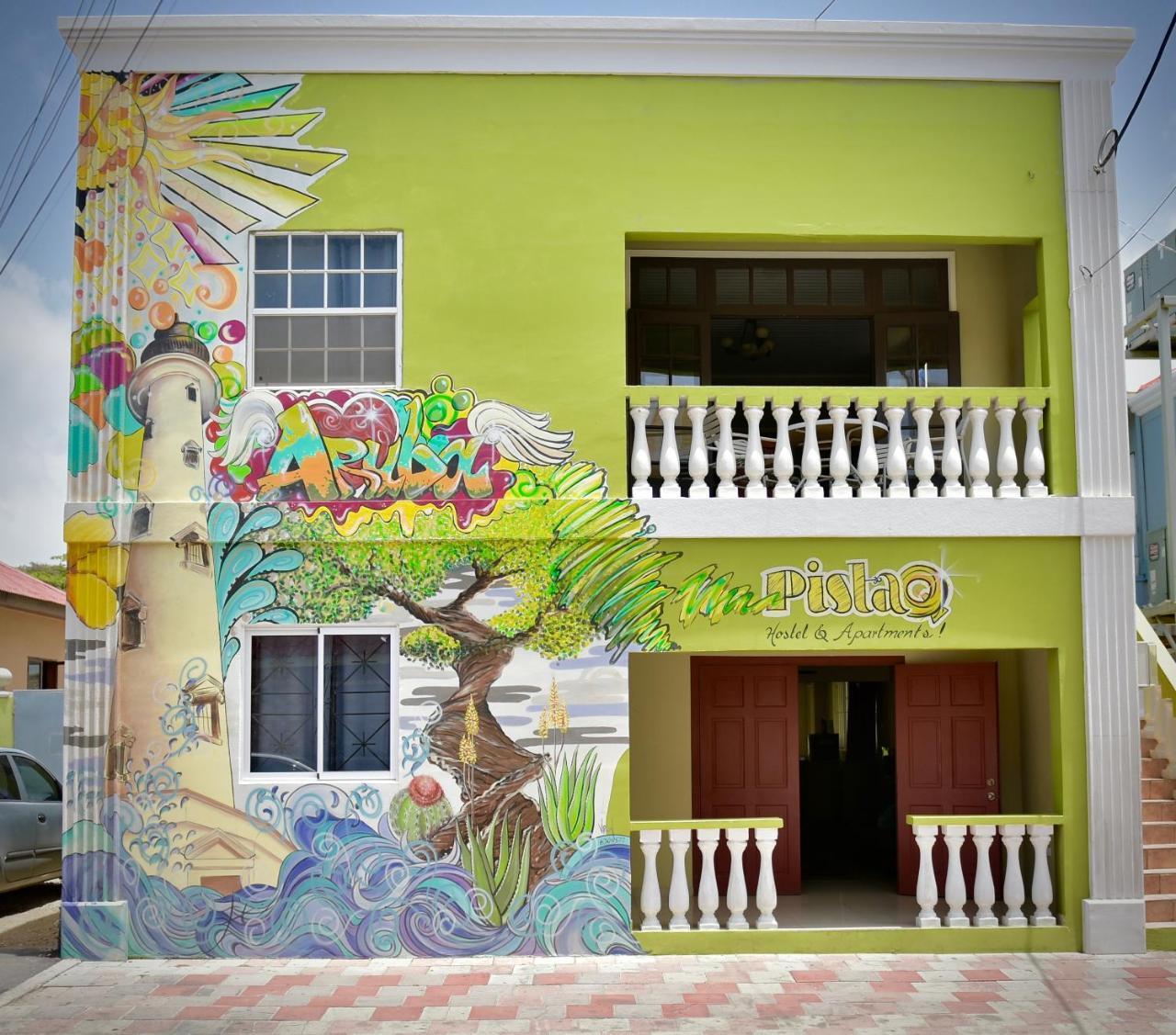 Pista Q Hostel And Apartments Ораниестад Екстериор снимка