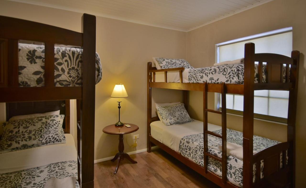 Pista Q Hostel And Apartments Ораниестад Екстериор снимка