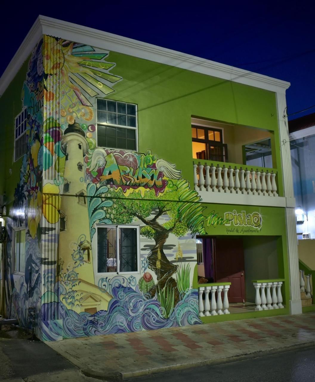 Pista Q Hostel And Apartments Ораниестад Екстериор снимка