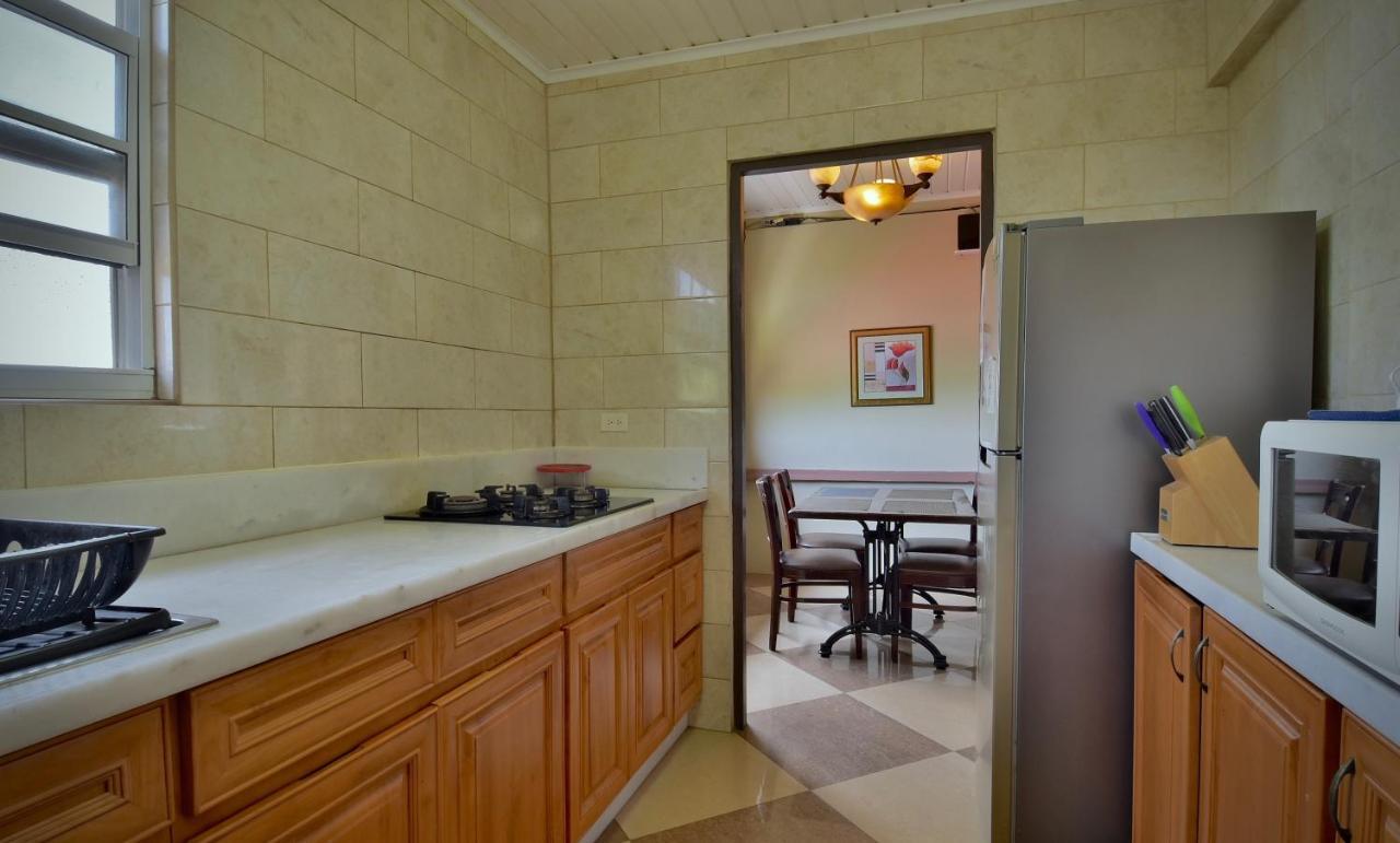 Pista Q Hostel And Apartments Ораниестад Екстериор снимка