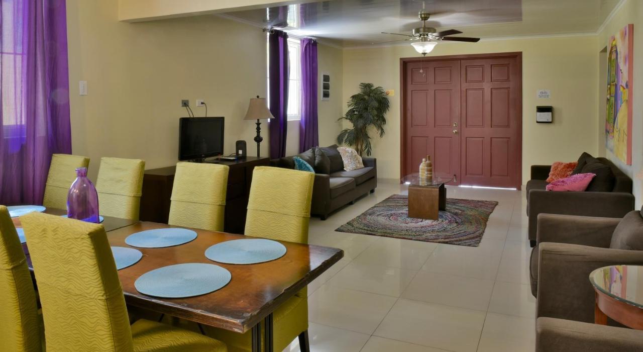 Pista Q Hostel And Apartments Ораниестад Екстериор снимка