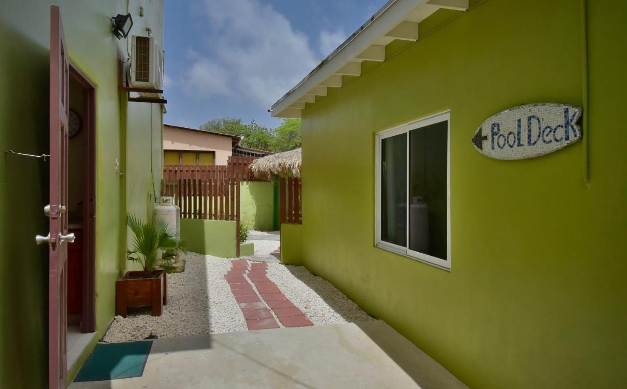 Pista Q Hostel And Apartments Ораниестад Екстериор снимка