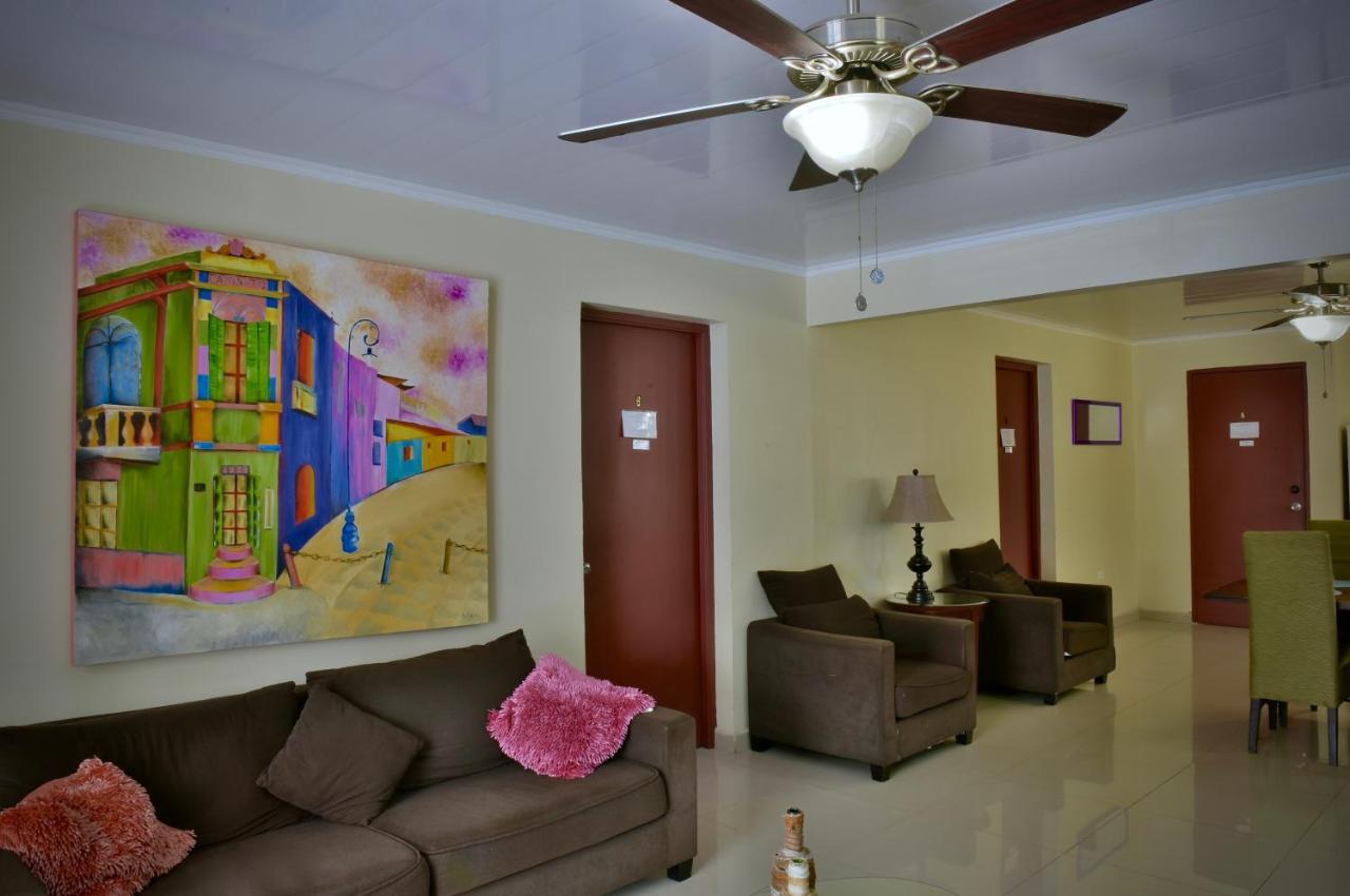Pista Q Hostel And Apartments Ораниестад Екстериор снимка
