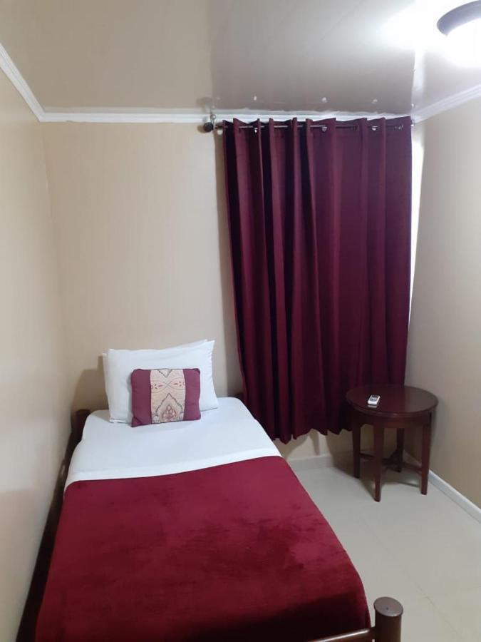 Pista Q Hostel And Apartments Ораниестад Екстериор снимка